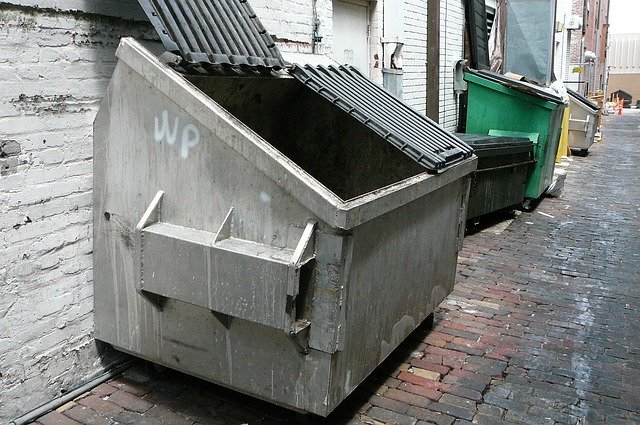 A Cincinnati dumpster in a narrow alleyway